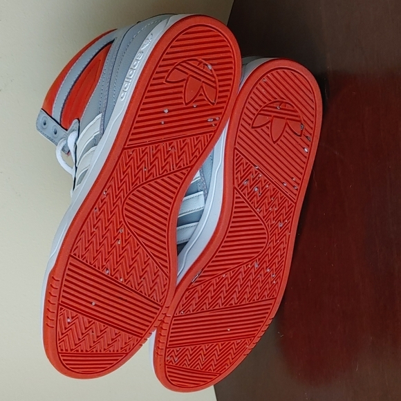 ❌❌SOLD❌❌Adidas Women's ankle Athletic shoes size 8 Gray and Red - Picture 7 of 7